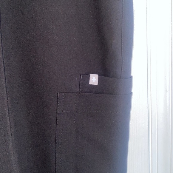 FIGS - Picture 11 of 12